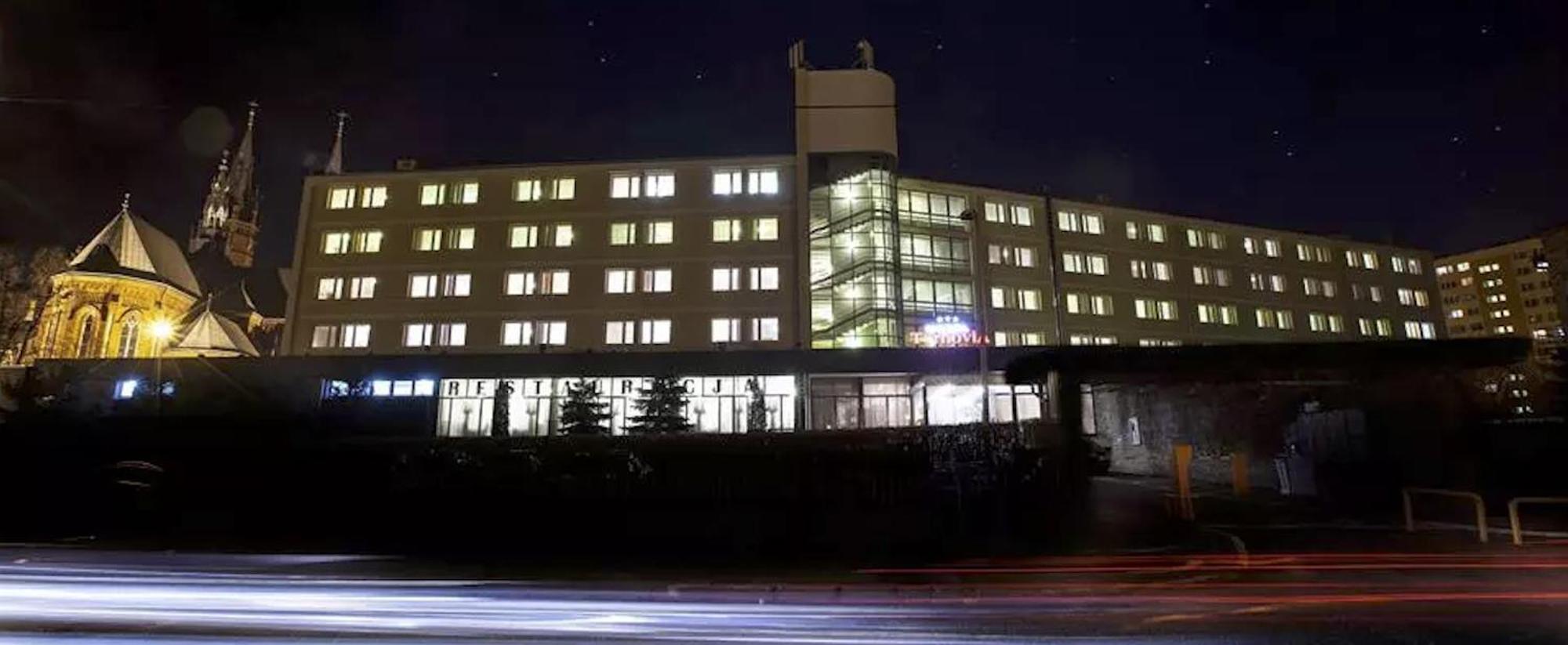 Hotel Tarnovia Tarnów Exteriör bild